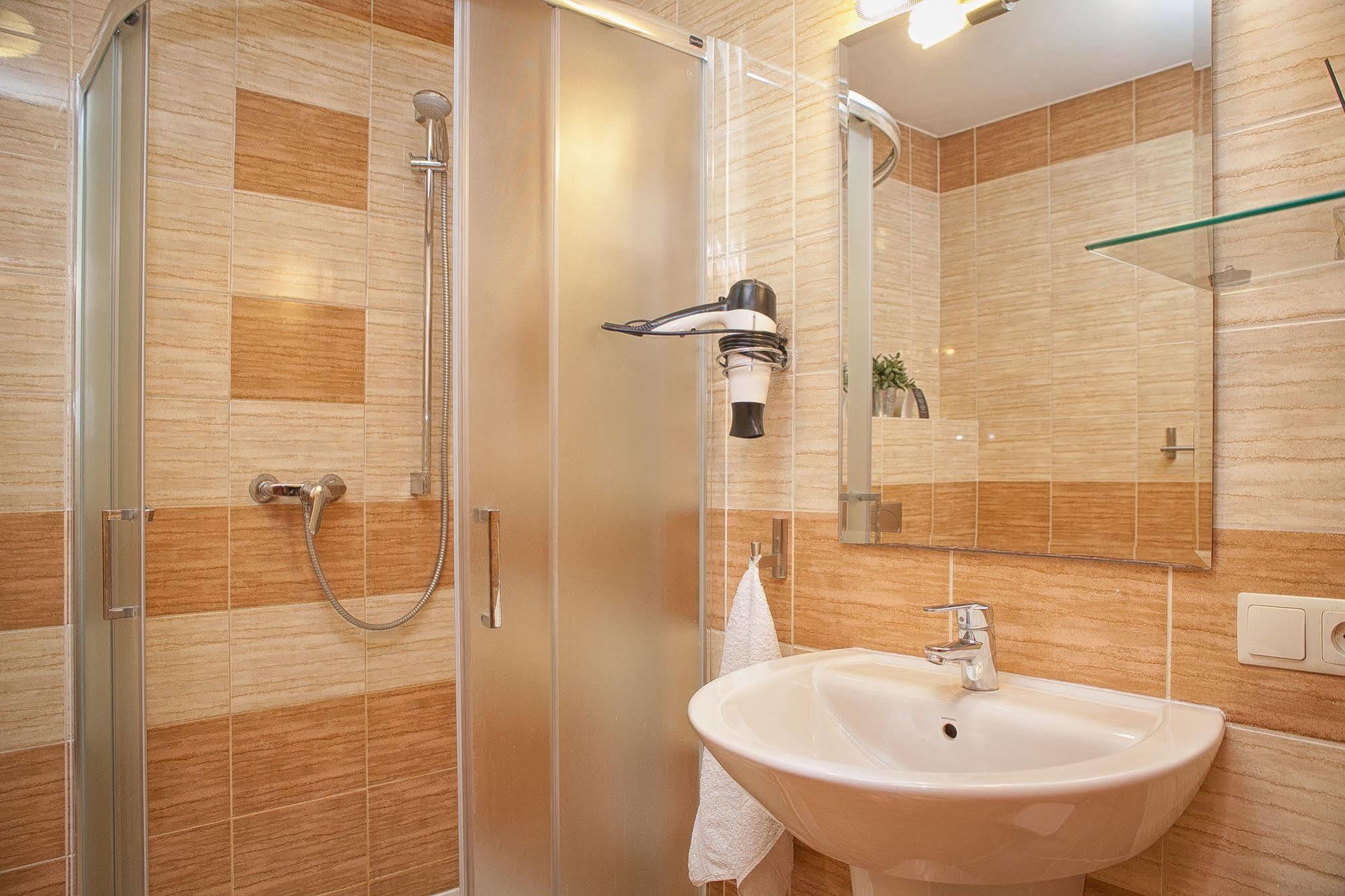 H31 Aparthotel 3*